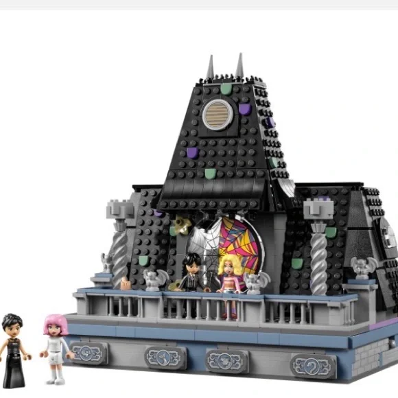 LEGO Wednesday Haunted Castle Adventure Set - Picture 4 of 4